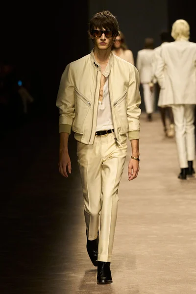 Look 23